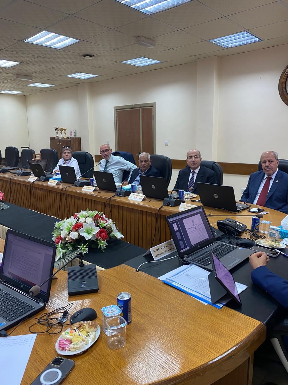 مجلس أمناء "الطفيلة التقنية" يعقد اجتماعا بمقر الجامعة