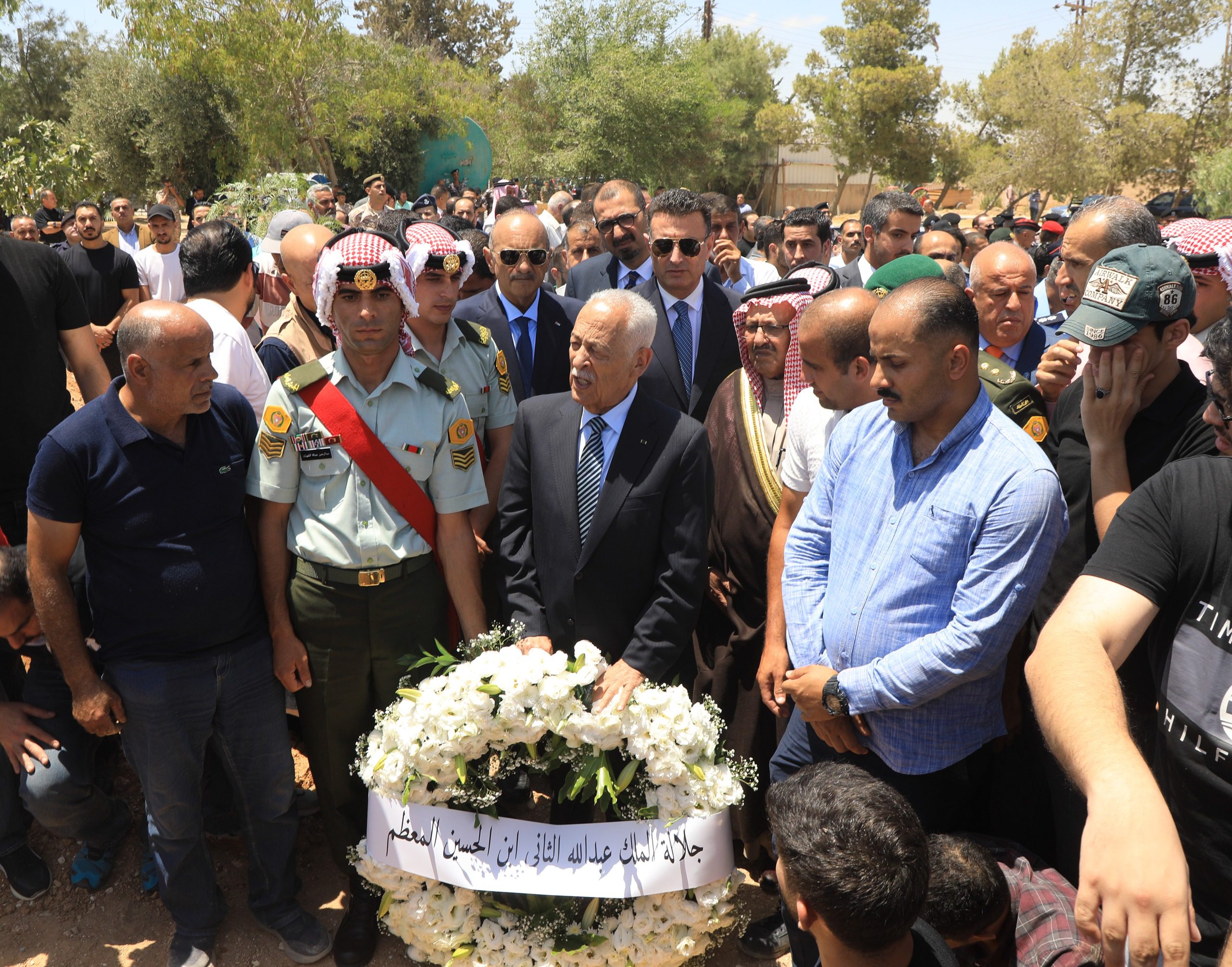 مندوبا عن الملك وولي العهد.. العيسوي يعزي عشيرة الحنيطي