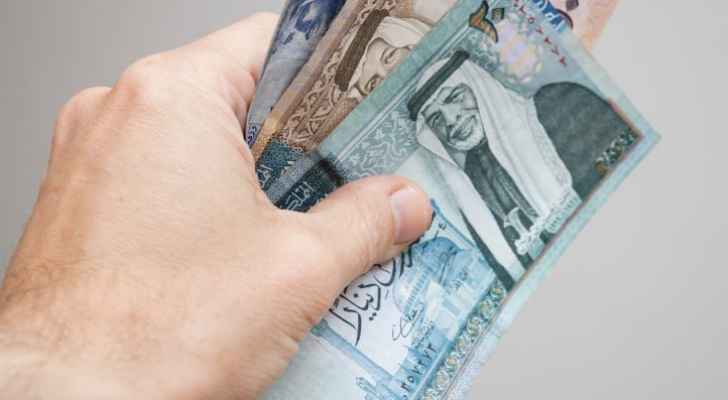 هل سيتم صرف رواتب الموظفين قبل موعدها بسبب العيد؟