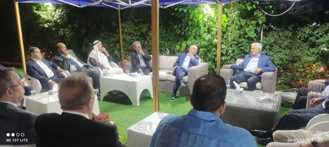 صورة حول : عبد الحي المجالي يولم لسفير إيران أصغر ناصري وعضو مركزية فتح عباس زكي عبد الحي المجالي يولم لسفير إيران أصغر ناصري وعضو مركزية فتح عباس زكي