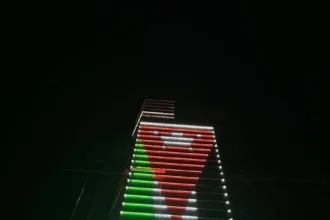 أبراج السادس تضيء أمانة عمّان بألوان العلم الأردنيّ وشعار اليوبيل الفضي