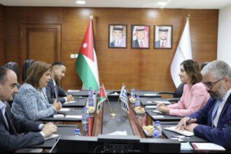عاجل .. "السقاف" تبحث تعزيز الاستثمارات مع سفيرة اليونان