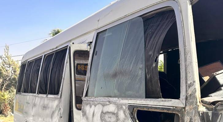 وفاة شخص وإصابة ثلاثة آخرين بحادث تصادم على طريق العدسية