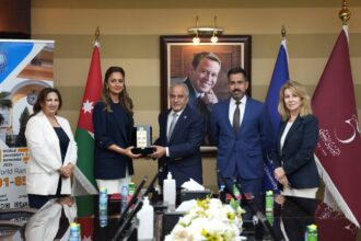 مذكرة تفاهم بين عمان الأهلية ومجموعة التعليم السويسري (SEG)