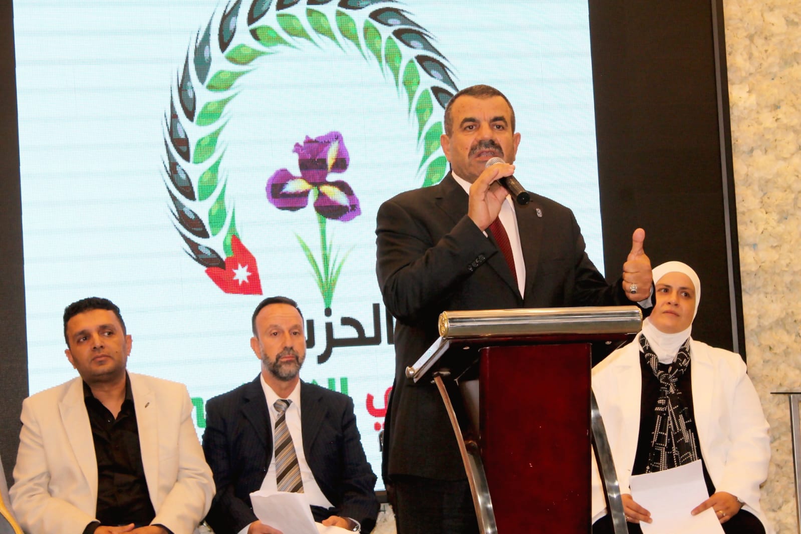 الوطني الإسلامي يعلن قائمته العامة للانتخابات ويتصدرها العماوي والدهيسات والعواملة