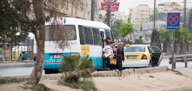 ضبط حافلة تحمل 11 راكب زيادة عن الحد المقرر