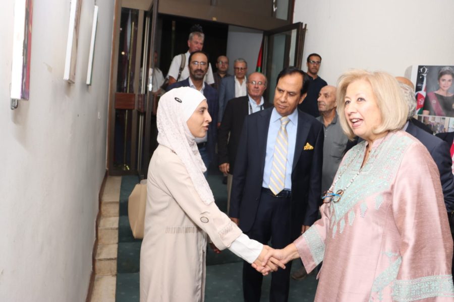 انطلاق فعاليات ملتقى عبق اللون تحت رعاية هيفاء النجار