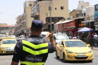 حادث لمركبة من الفئة الصغيرة تقل 11 راكباً ؟ وتالياً سبب الحادثة؟