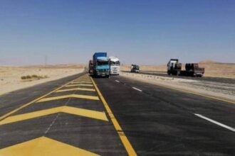 تعطل شاحنة محملة بالفوسفات على الطريق الخلفى في العقبة