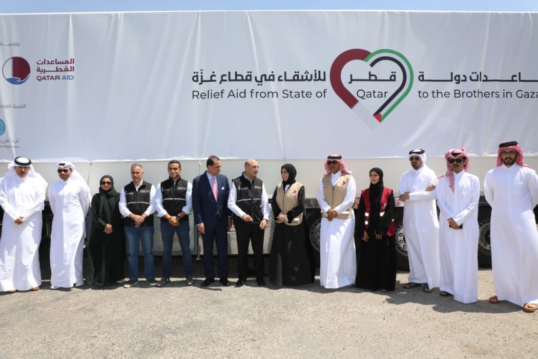 وفد قطري يزور "الهيئة الخيرية" ويقدم تبرعات لغزة