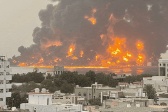 عاجل .. خبير أردني يشرح أهداف قصف الاحتلال لميناء الحديدة