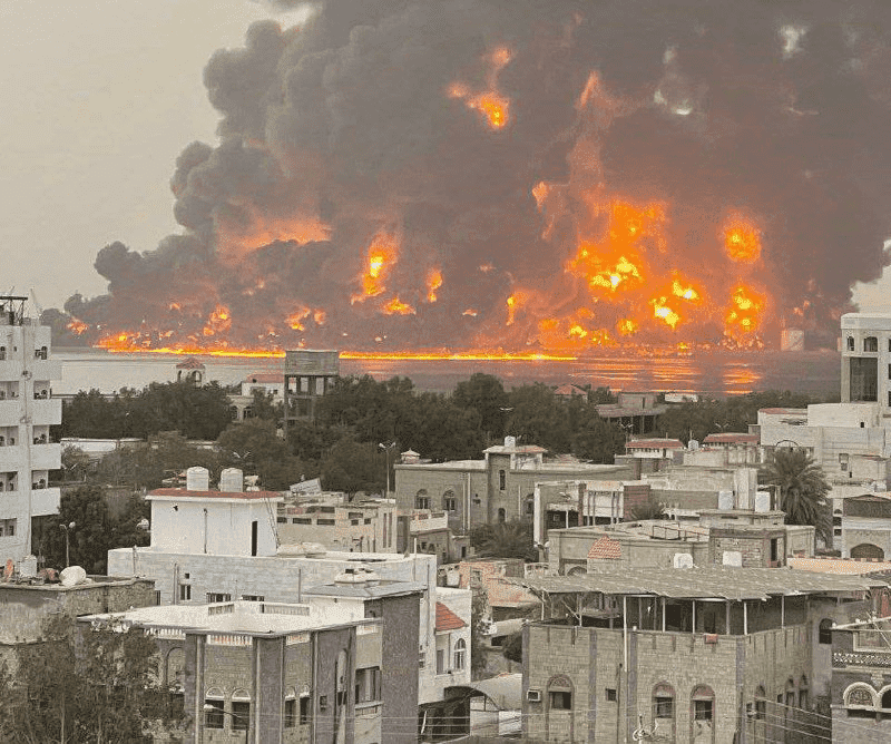 عاجل .. خبير أردني يشرح أهداف قصف الاحتلال لميناء الحديدة