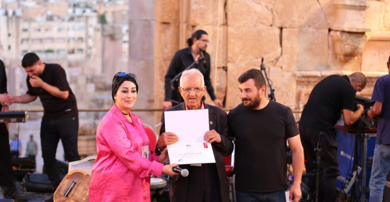 جرش 38 يكرم المعلم لطفي حداد