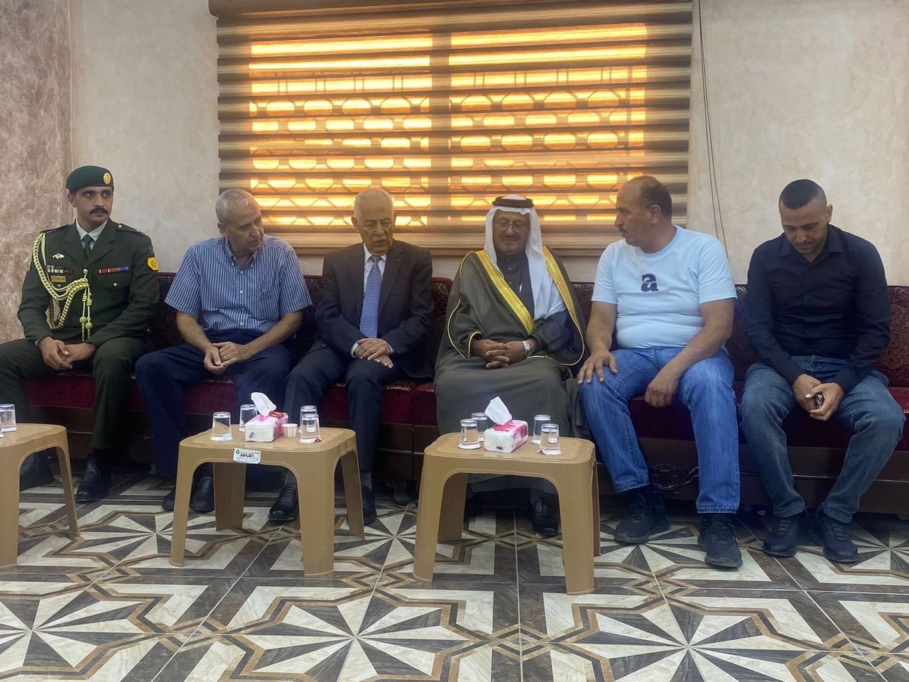 مندوبا عن الملك وولي العهد.... العيسوي يعزي عشيرة الخلايلة