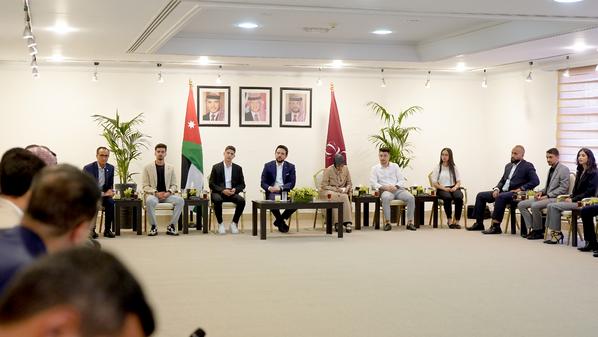 عاجل.. ولي العهد يناقش قضايا الشباب والتعليم في الزرقاء … "صور"