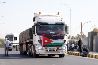 عاجل .. قافلة مساعدات إنسانية من الجيش الأردني إلى غزة