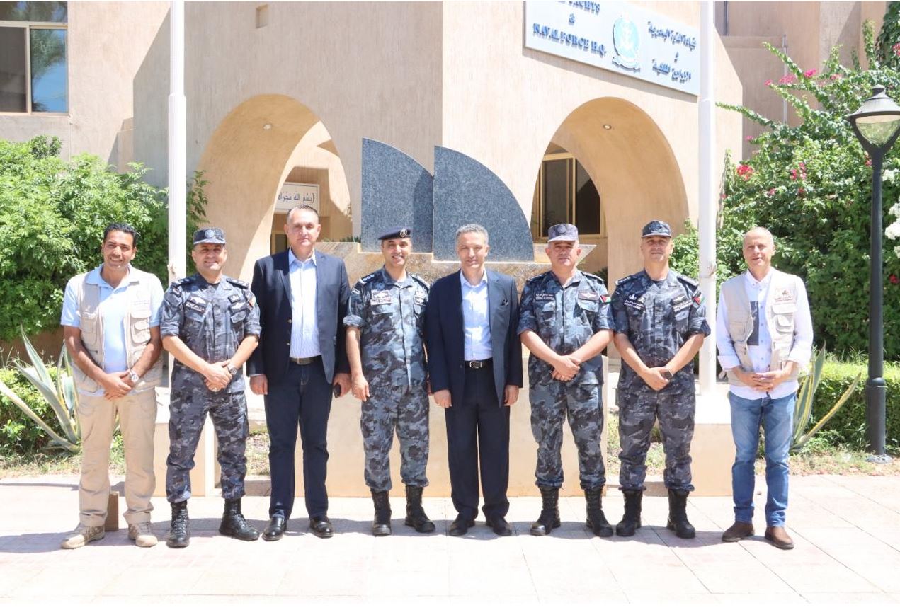 رئيس سلطة العقبة يزور قيادة القوة البحرية والزوارق الملكية