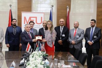 رئيس الجامعة العراقية يثني على جودة برامج جامعة الشرق الأوسط وسمعتها الأكاديمية