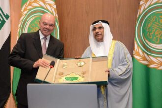 فيصل الفايز .. تكريمٌ عربيٌ مستحق