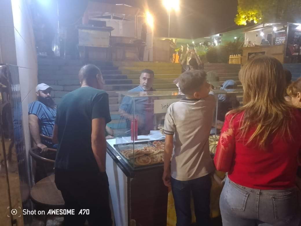 بسام دكاك من ممثل الى بائع فطائر والجمهور بين مؤيد و معارض