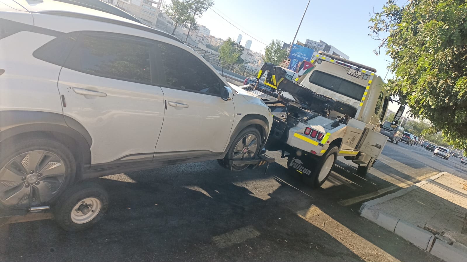 السير يضبط مركبة دون لوحة ارقام تجاوزت الإشارة الحمراء في عمان وضبط مخالفة للقيادة في العقبة