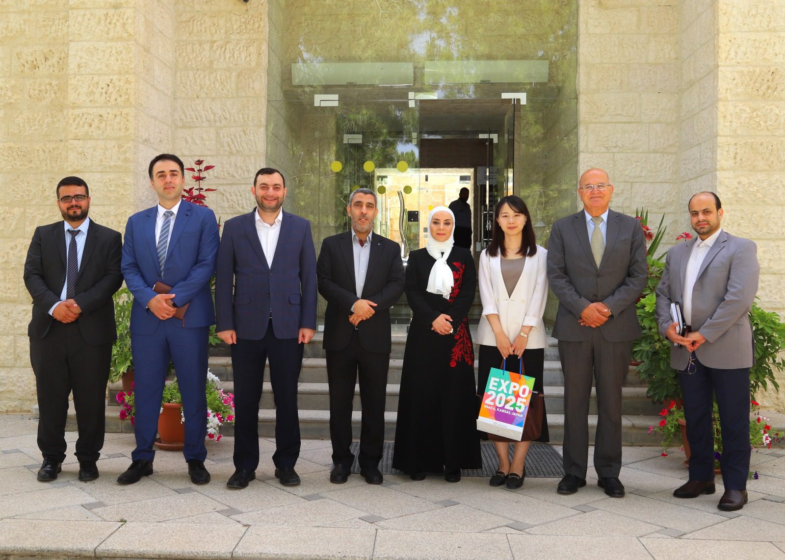 صورة حول : جامعة البترا تبحث سبل التعاون مع السفارة اليابانية جامعة البترا تبحث سبل التعاون مع السفارة اليابانية