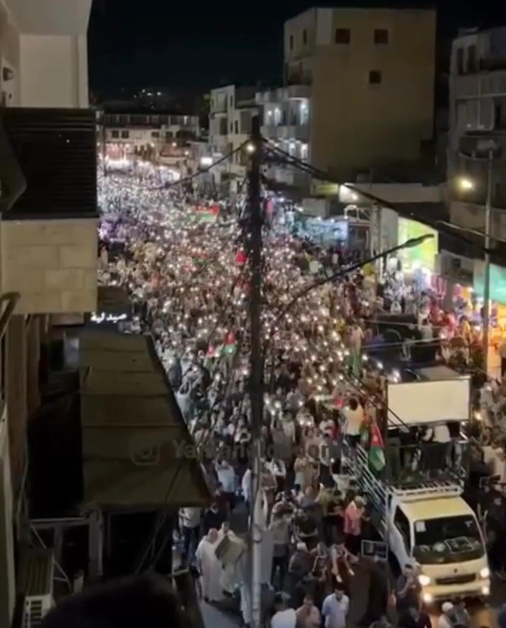 مسيرة ليلية دعما للمقاومة و تنديدا بالعدوان الاسرائيلي على غزه(فيديو)