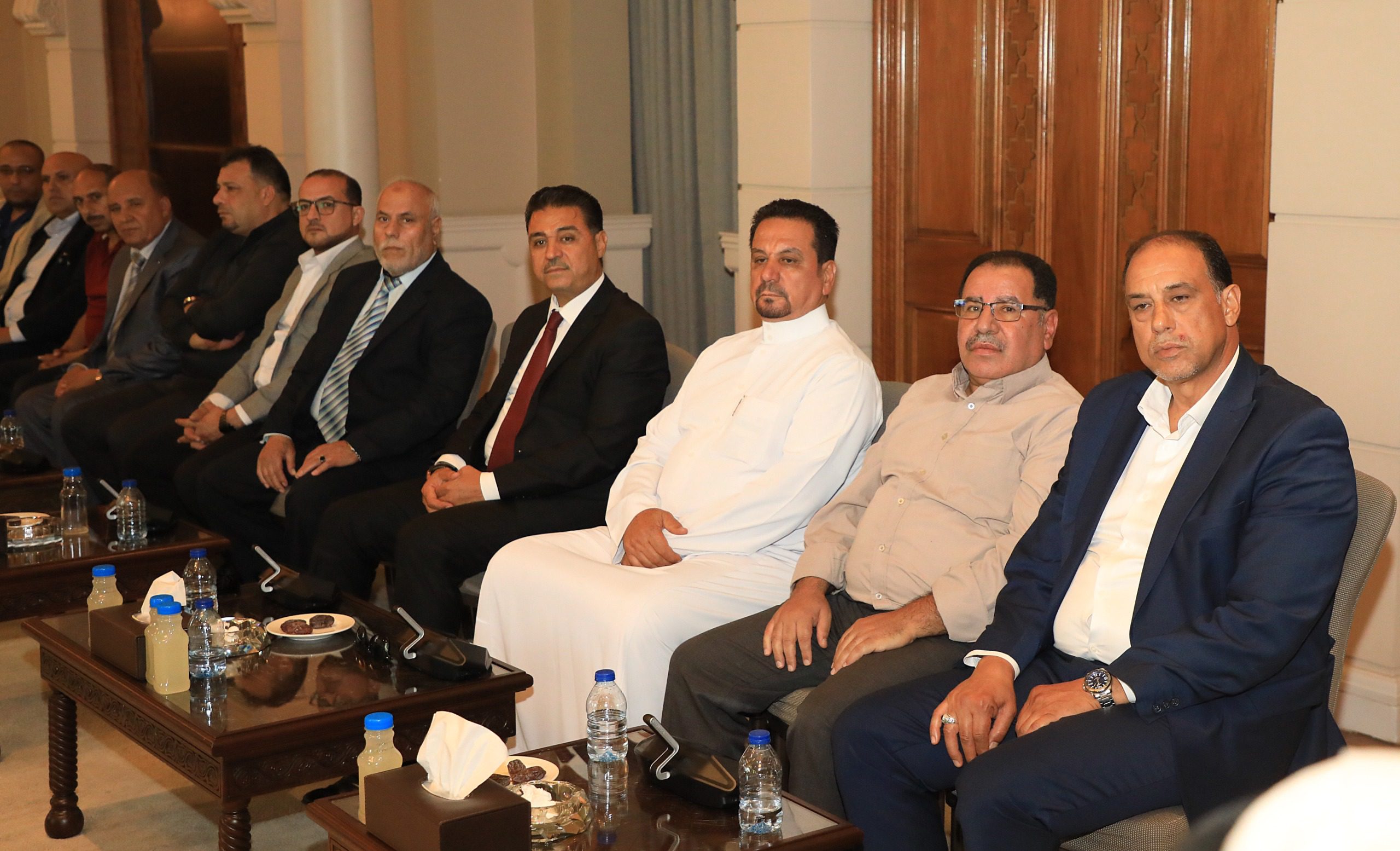 رئيس الديوان الملكي يتلقي وفدا من أبناء عشيرة العلاونة وآل حداد وفعاليات شعبية وشبابية