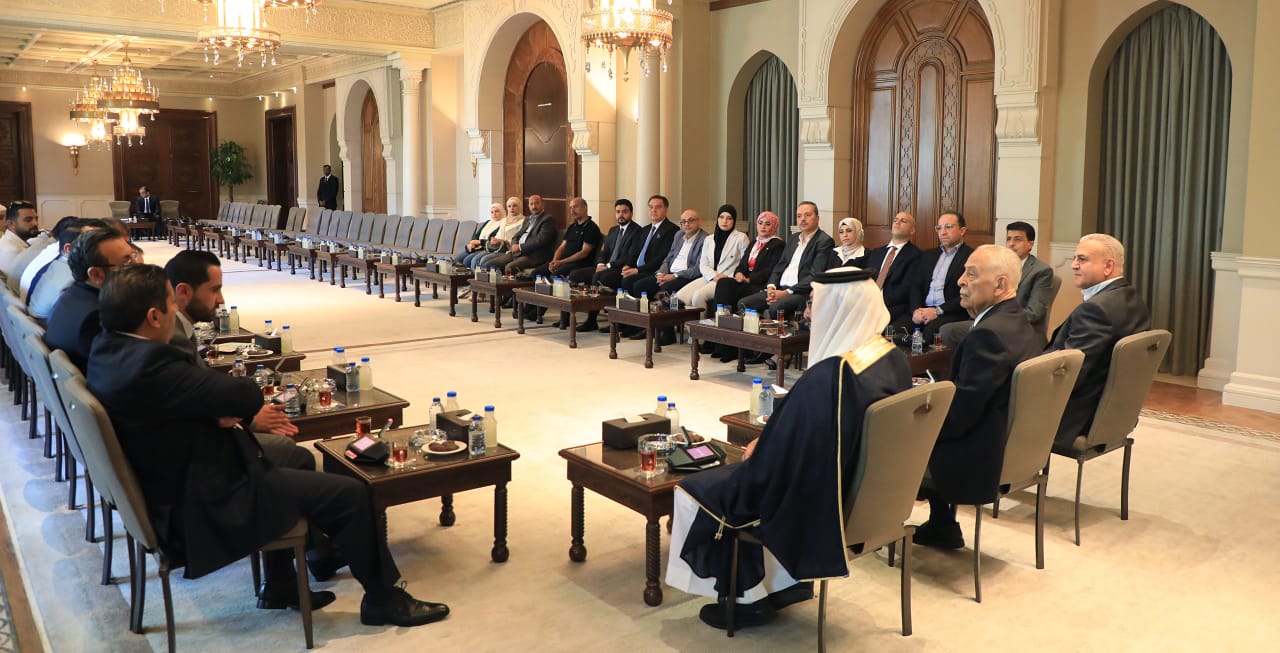 رئيس الديوان الملكي يتلقي وفدا من أبناء عشيرة العلاونة وآل حداد وفعاليات شعبية وشبابية