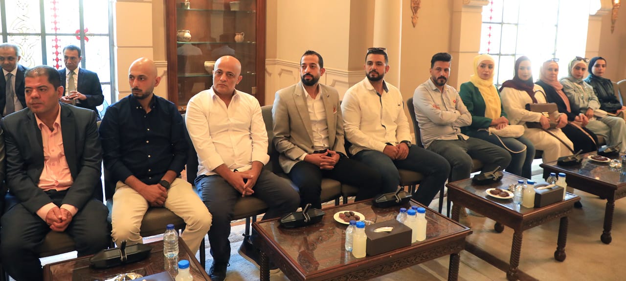 رئيس الديوان الملكي يتلقي وفدا من أبناء عشيرة العلاونة وآل حداد وفعاليات شعبية وشبابية
