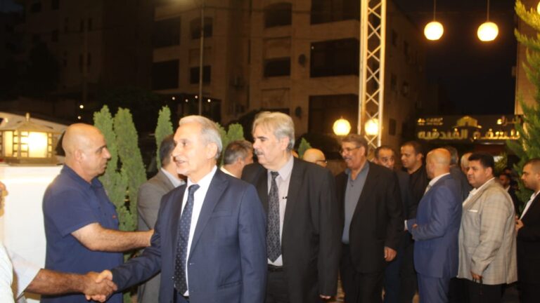 القيسي والبداينة نسايب " النائب نصار القيسي طلب والدكتور خالد البداينة أعطى "