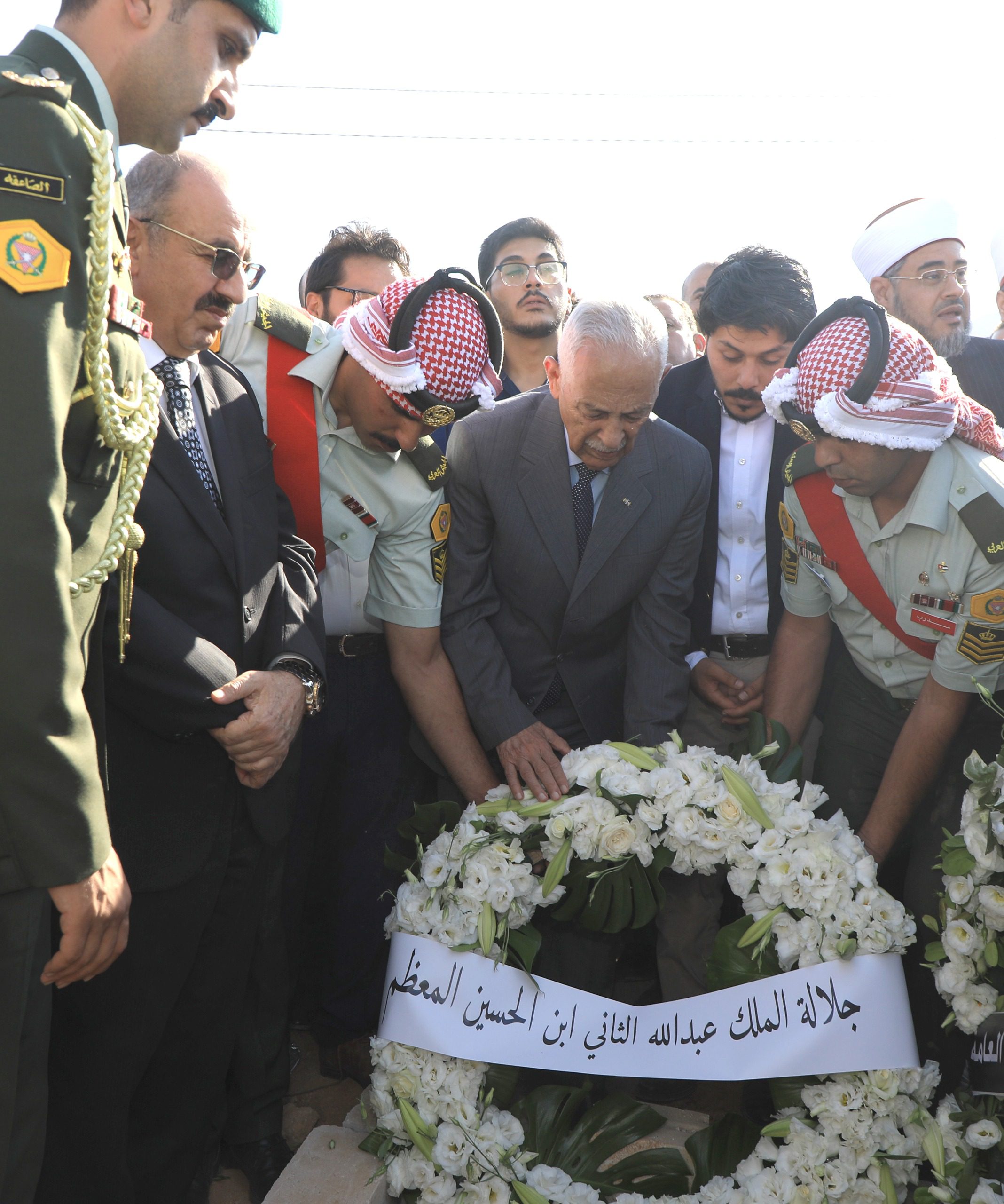 مندوبا عن الملك وولي العهد..العيسوي يشارك في تشييع جثمان فهد العموش
