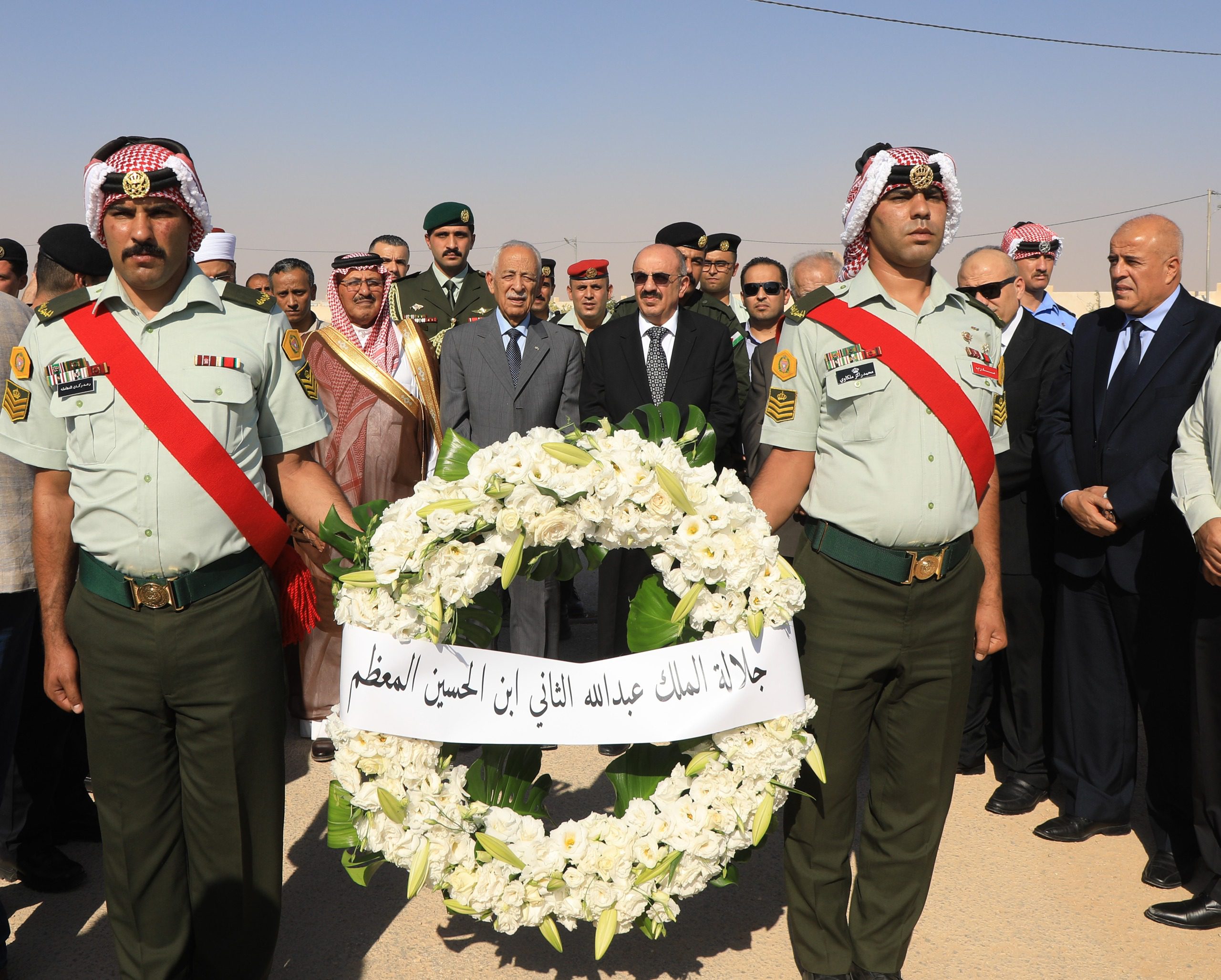 مندوبا عن الملك وولي العهد..العيسوي يشارك في تشييع جثمان فهد العموش