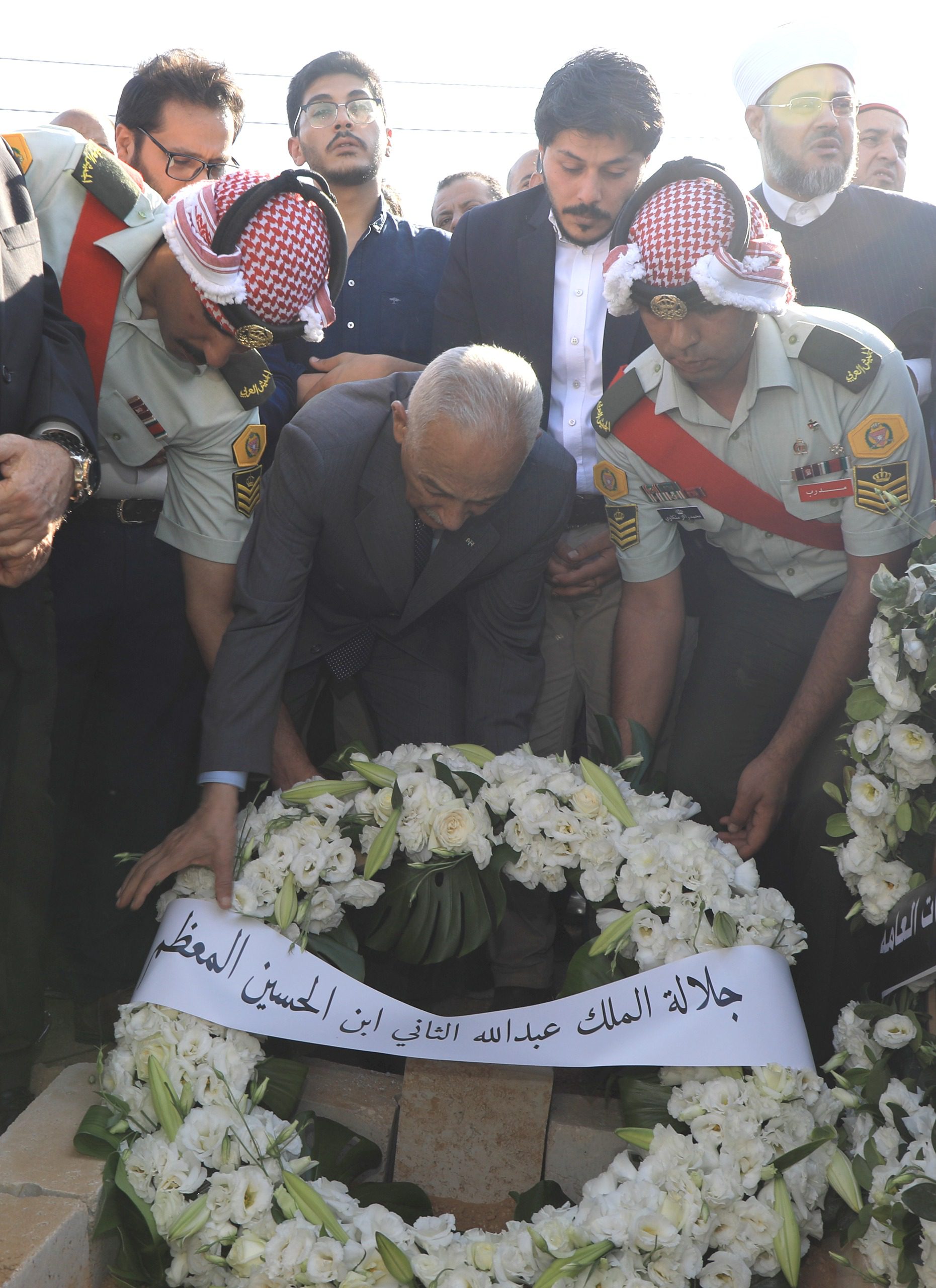 مندوبا عن الملك وولي العهد..العيسوي يشارك في تشييع جثمان فهد العموش