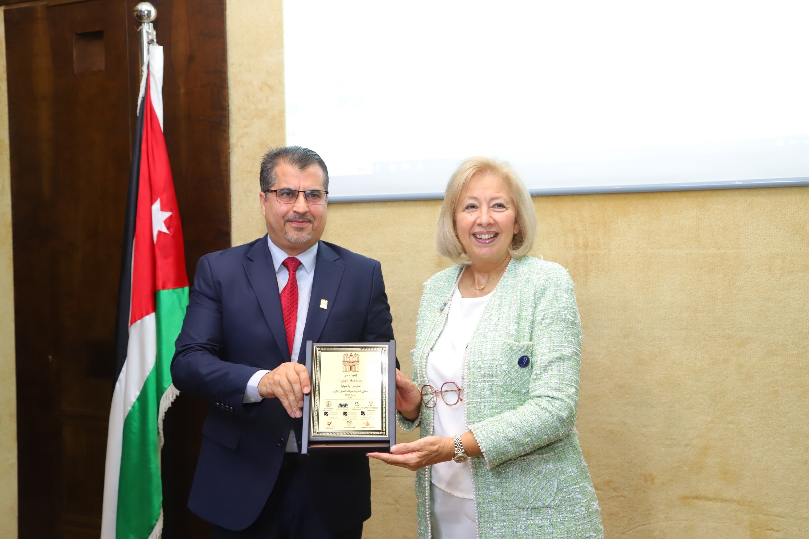 وزيرة الثقافة تفتتح معرض إصدارات مكتبة (الأسرة) في جامعة البترا