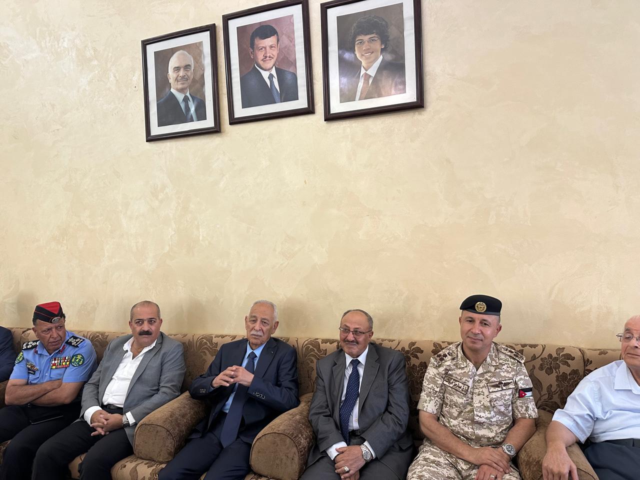 مندوبا عن الملك وولي العهد.... العيسوي يعزي عشيرتي الخصاونة والخوالدة
