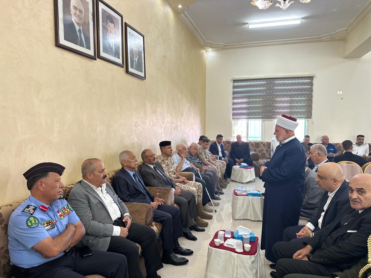 مندوبا عن الملك وولي العهد.... العيسوي يعزي عشيرتي الخصاونة والخوالدة