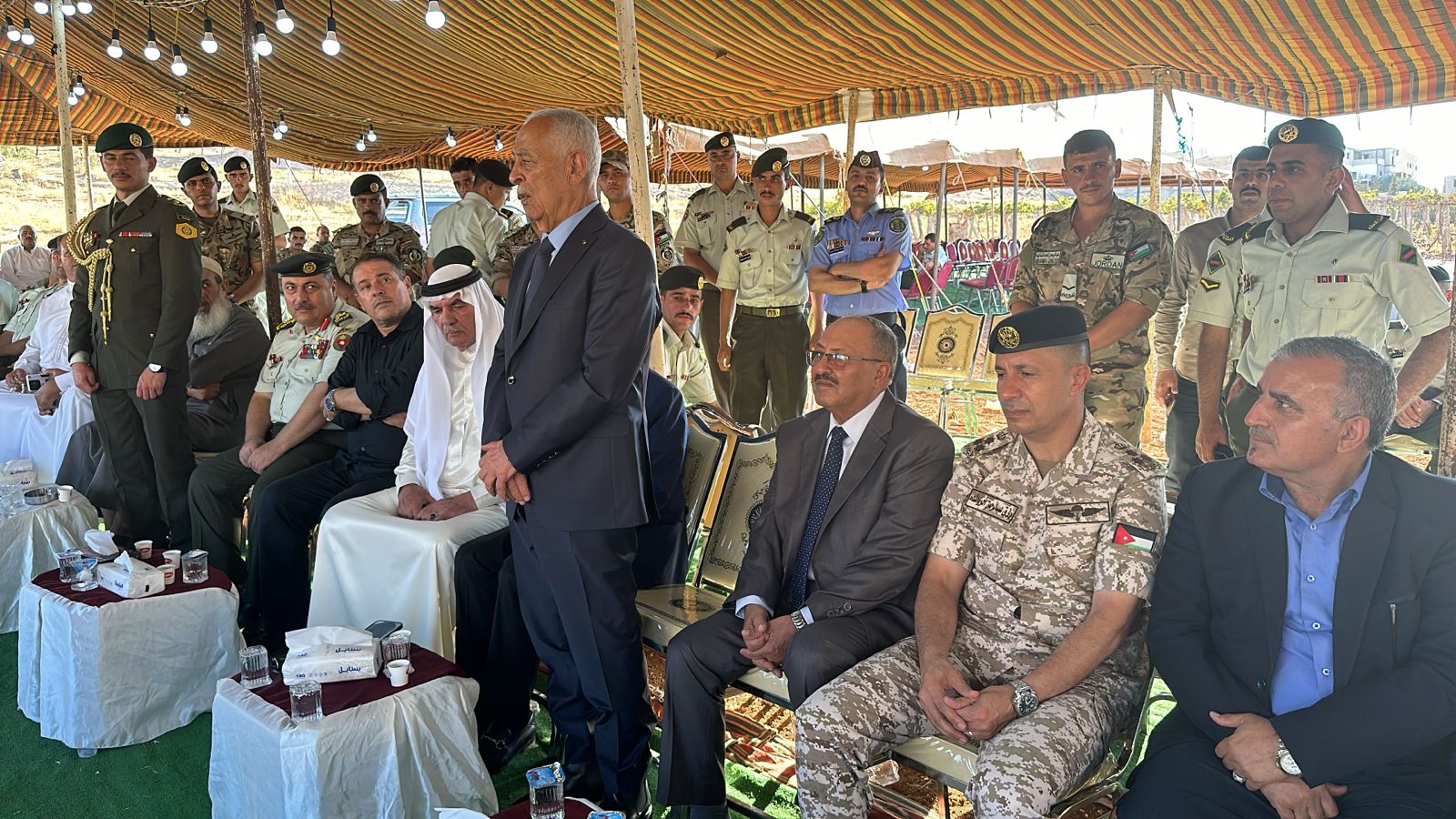 مندوبا عن الملك وولي العهد.... العيسوي يعزي عشيرتي الخصاونة والخوالدة