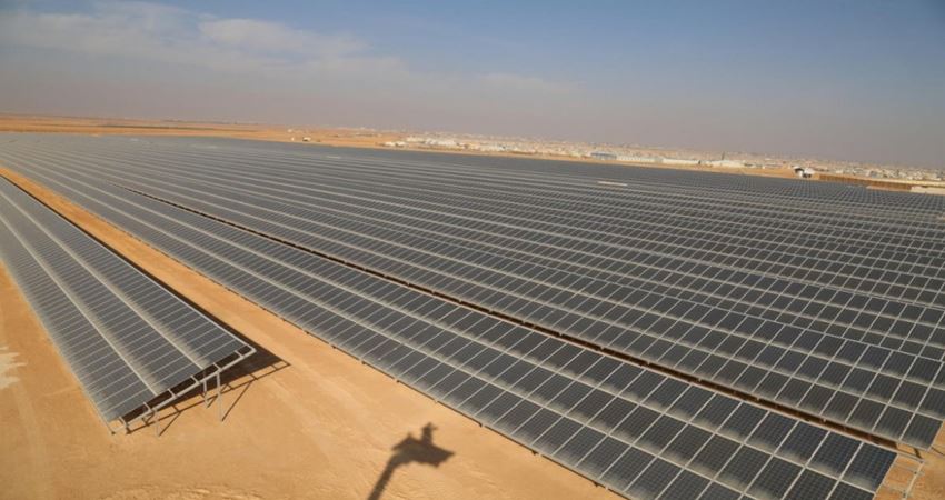 وزارة الطاقة تعلن عن طرح عطاءين لتركيب أنظمة الخلايا الشمسية لـ100 بلدية