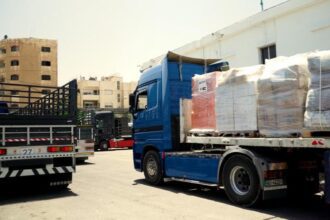 وصول قافلة إنسانية تضم 50 شاحنة أردنية إلى شمال قطاع غزة
