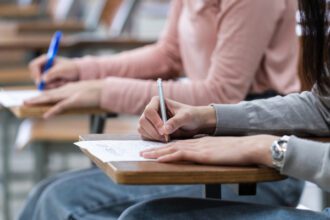 طلبة التوجيهي يتقدمون اليوم الثلاثاء لامتحان الإنجليزي