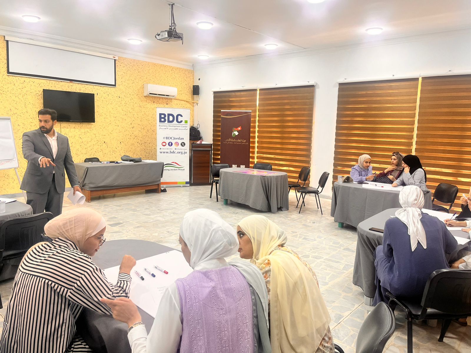 مركز تطوير الأعمال - BDC يبدأ جولة جلسات حوارية ونقاشية في كافة محافظات المملكة