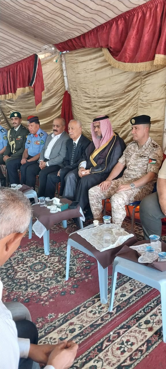 مندوبا عن الملك وولي العهد.. العيسوي يعزي ذوي الشهيد الفوارس