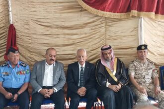 مندوبا عن الملك وولي العهد.. العيسوي يعزي ذوي الشهيد الفوارس