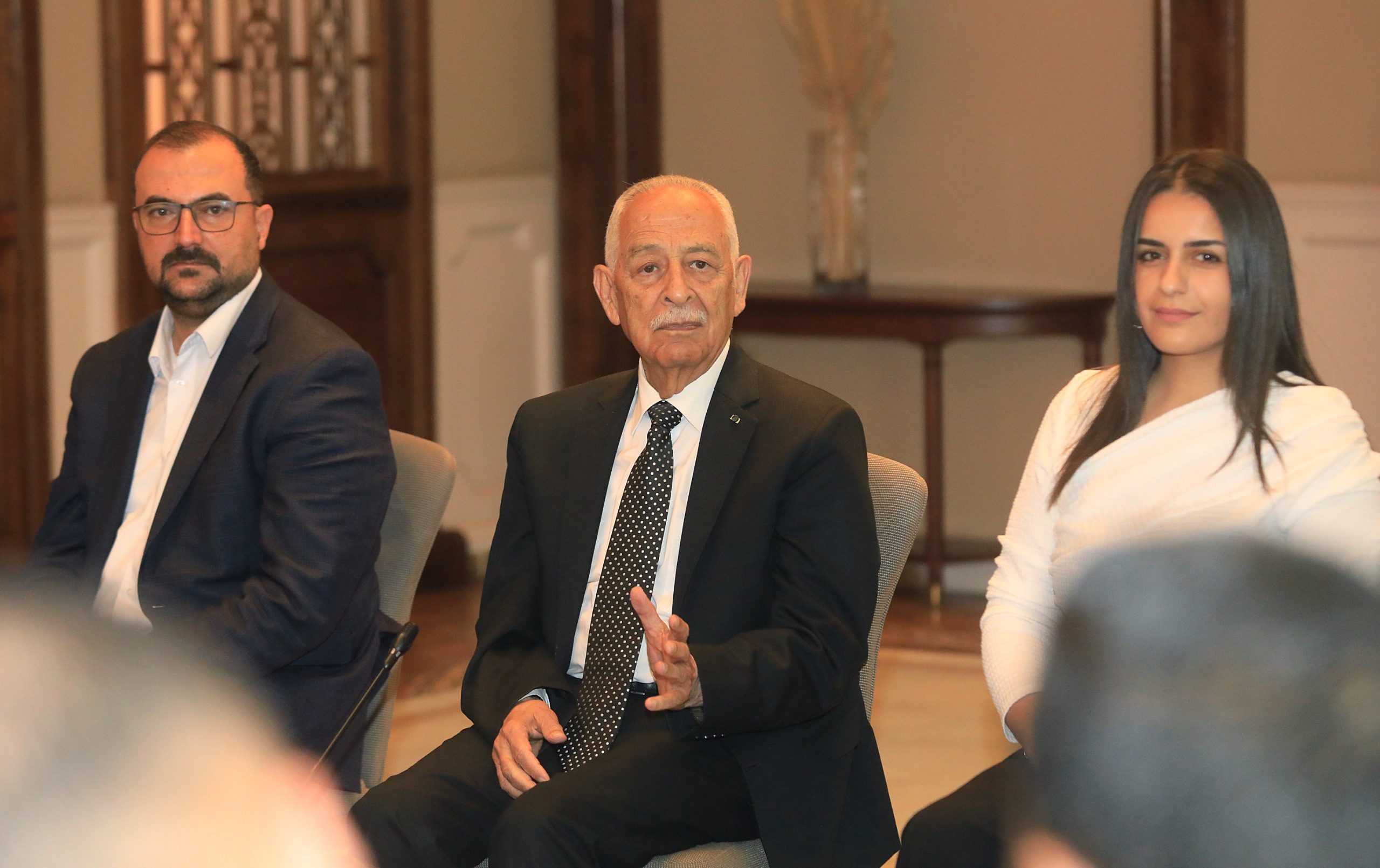 رئيس الديوان الملكي يلتقي وفدا شبابيا من محافظة البلقاء