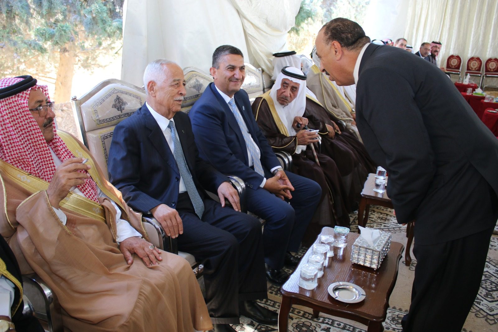 مندوبا عن الملك وولي العهد.. العيسوي يعزي قبيلة الدعجة بوفاة العقيد نايف عليان الجربان...صور