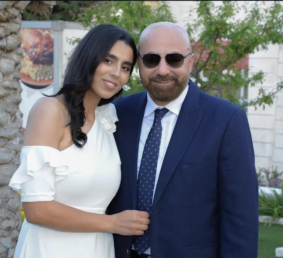 نور البنت الكبرى لرجل الأعمال زايد البداد تتألق في حفل خطوبتها