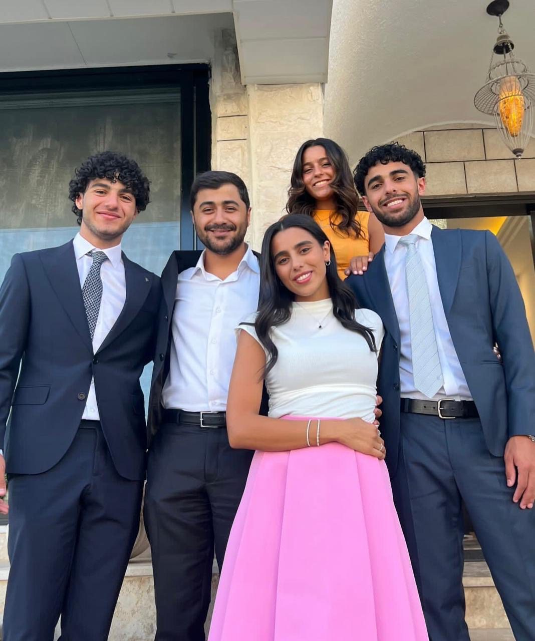 نور البنت الكبرى لرجل الأعمال زايد البداد تتألق في حفل خطوبتها
