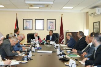الفايز والتهتموني يبحثان التعاون لتعزيز عمل الخطوط الملاحية في العقبة 14 تموز 2024