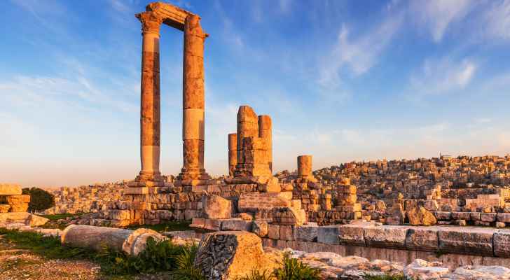 أجواء حارة نسبياً يوم الأحد مع ظهور غيوم على ارتفاعات منخفضة